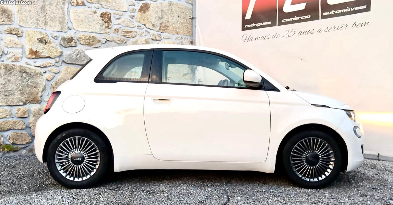 Fiat 500 e e 42kWh ICON — fotografia 9