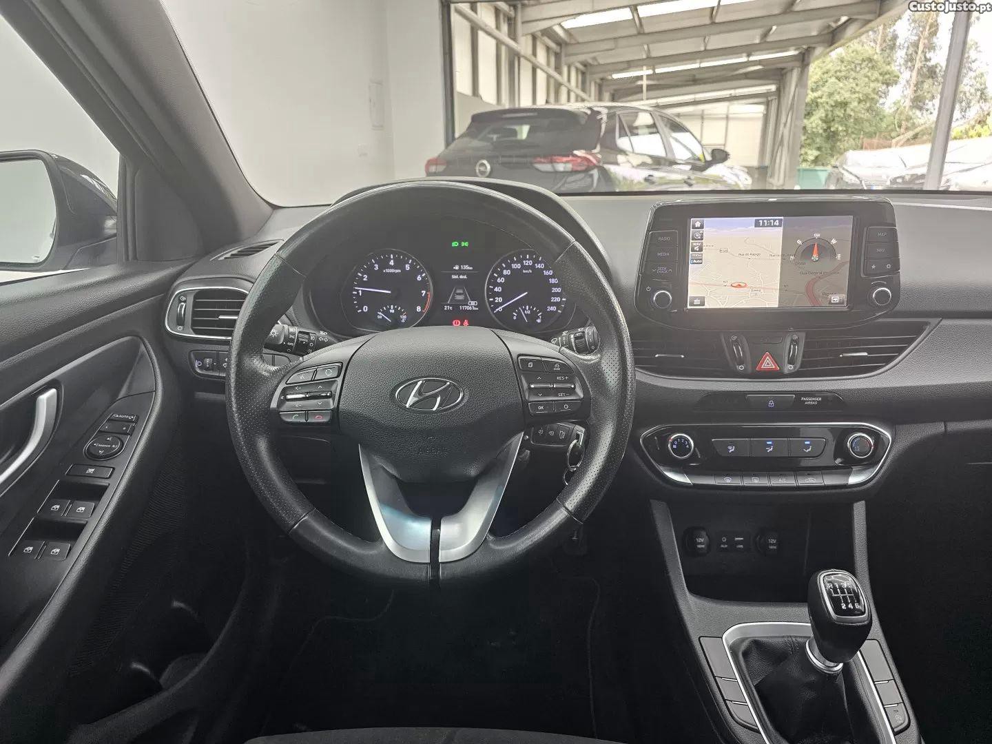 Hyundai Trajet 1.0 t-gdi comfort+navi — fotografia 11