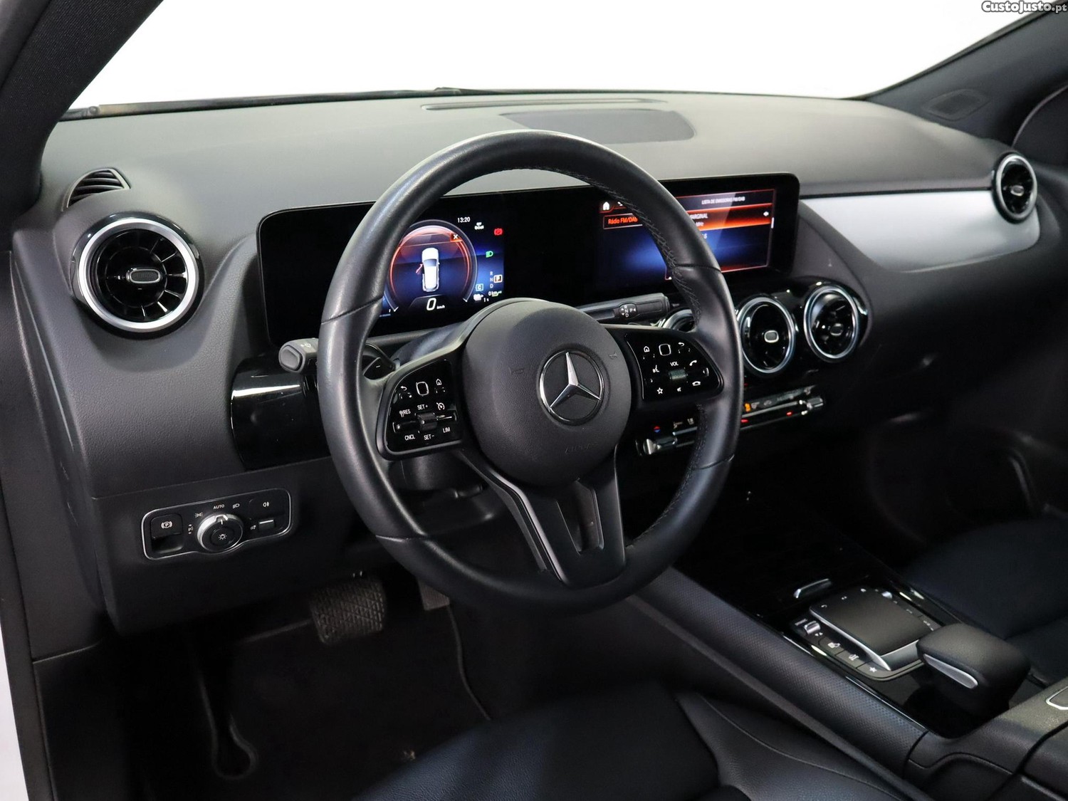 Mercedes-Benz GLA 250 e Style — fotografia 17