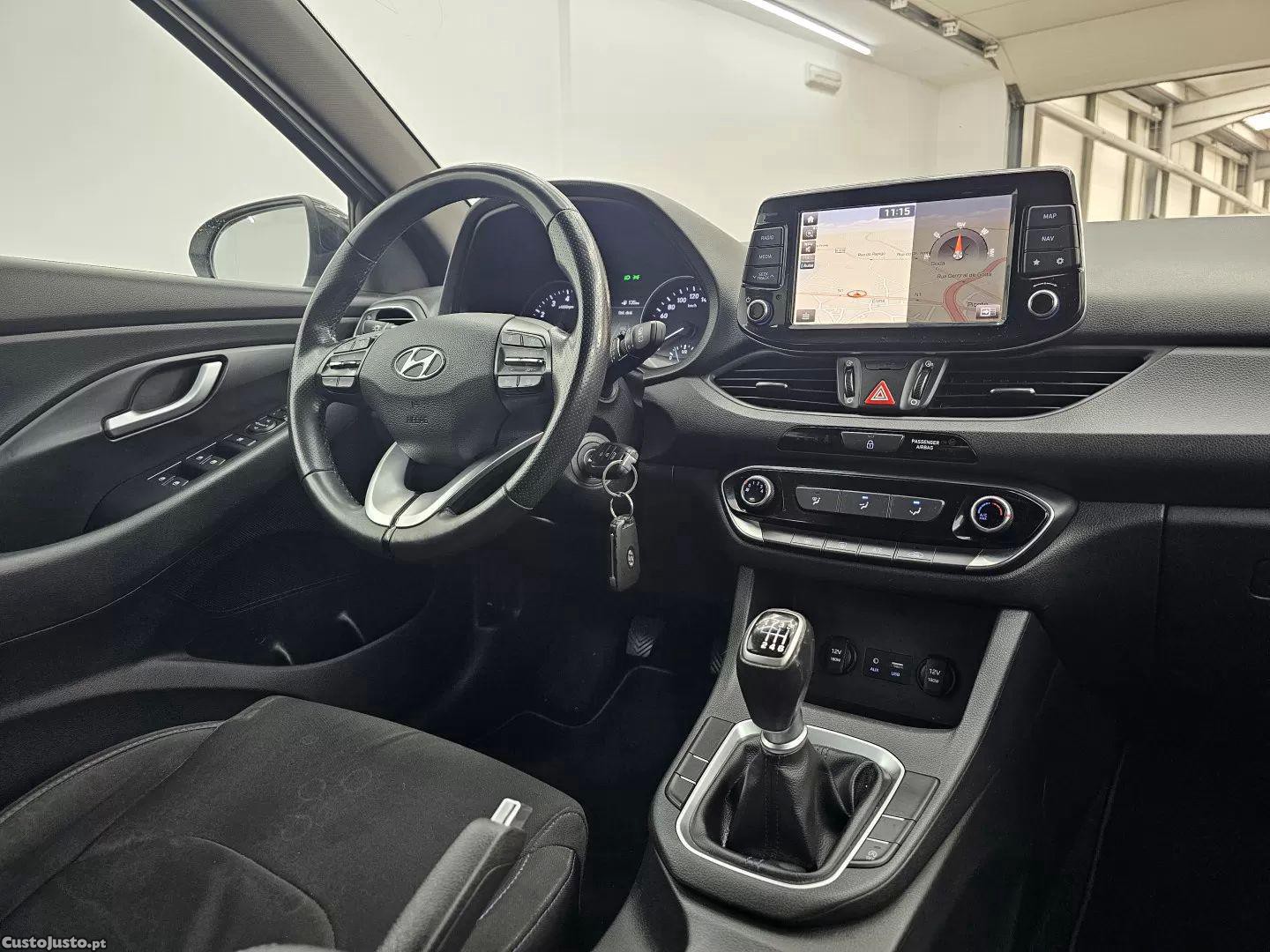 Hyundai Trajet 1.0 t-gdi comfort+navi — fotografia 9