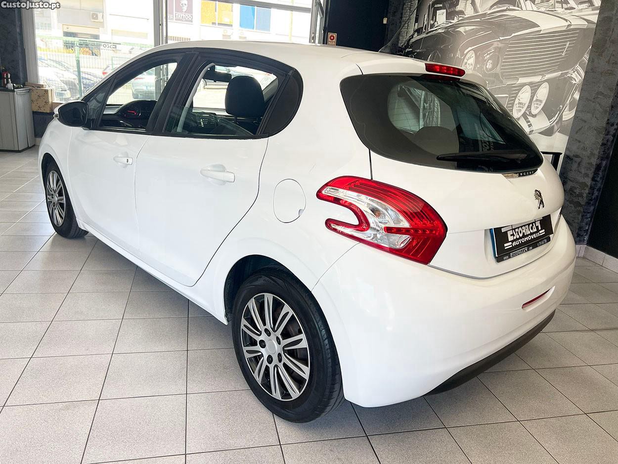 Peugeot 208 1.6 BlueHDi Active — fotografia 17