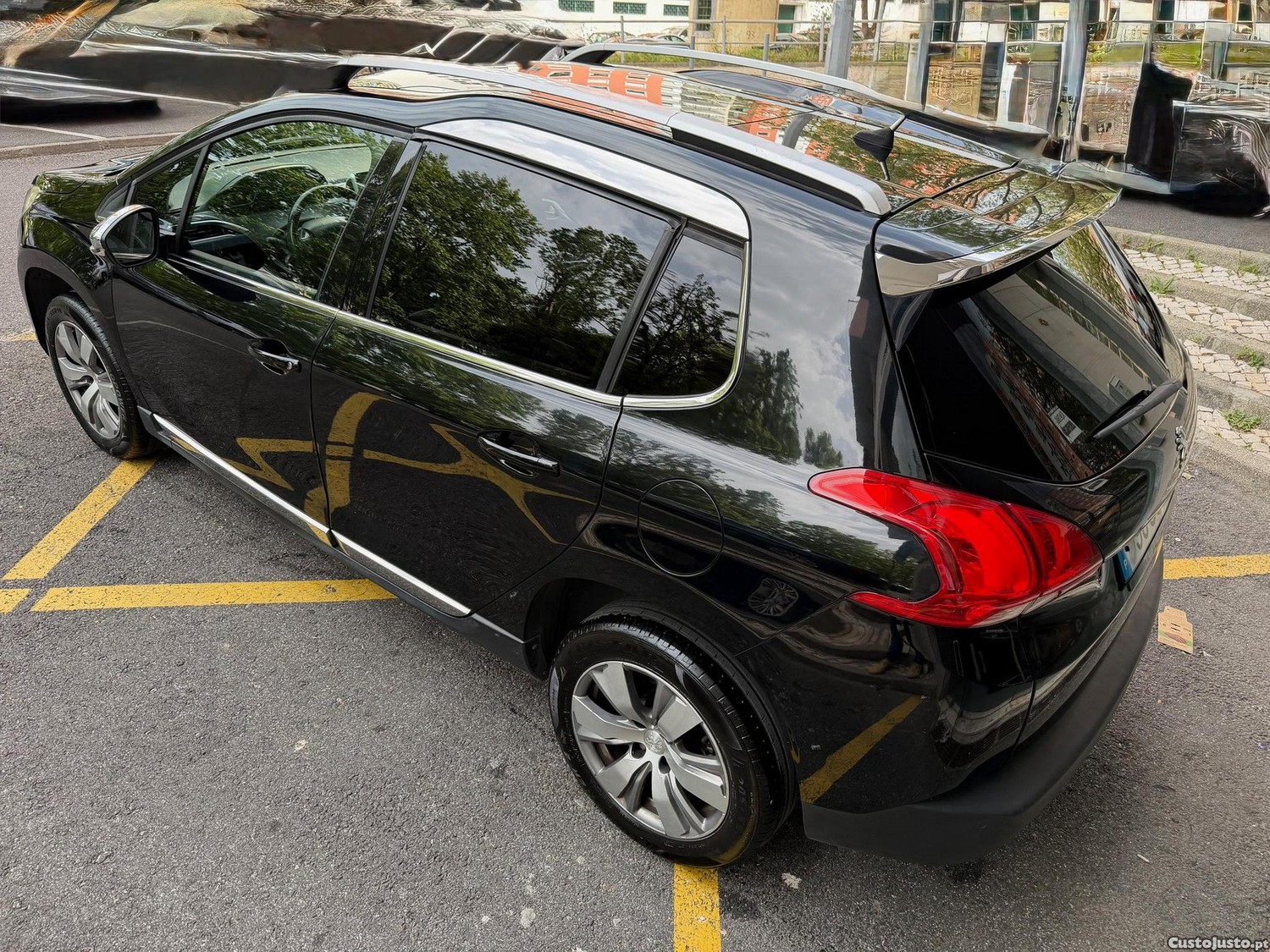 Peugeot 2008 1.6 e-HDi Allure 2-Tronic — fotografia 19