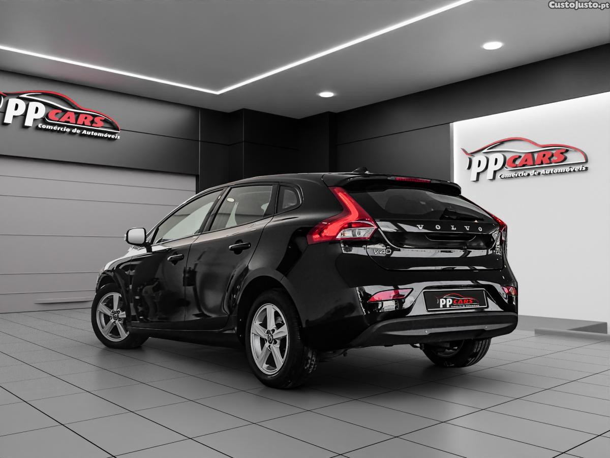 Volvo V40 2.0 D2 Momentum NACI — fotografia 13