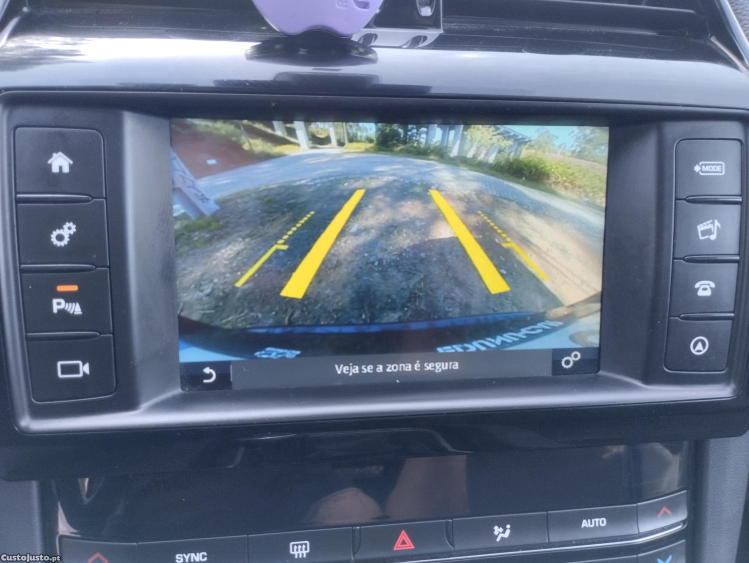 Jaguar F-Pace 2.0 i 4D Prestige - CX. Manual - GPS - Camara Marcha Tras - Classe 1 Portagens - DISTRIBUIÇAO NOVA — fotografia 5