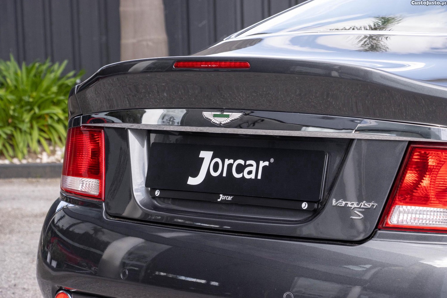 Aston Martin V12 Vanquish S — fotografia 9