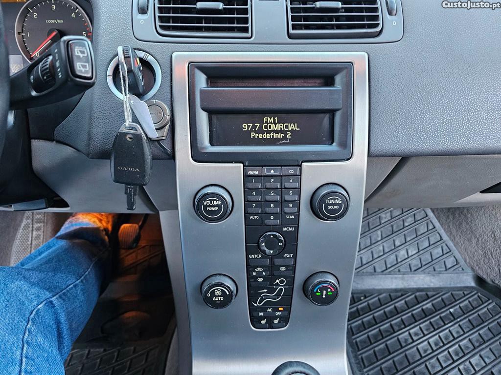 Volvo V50 2.0D 136cv 07/2004 — fotografia 3