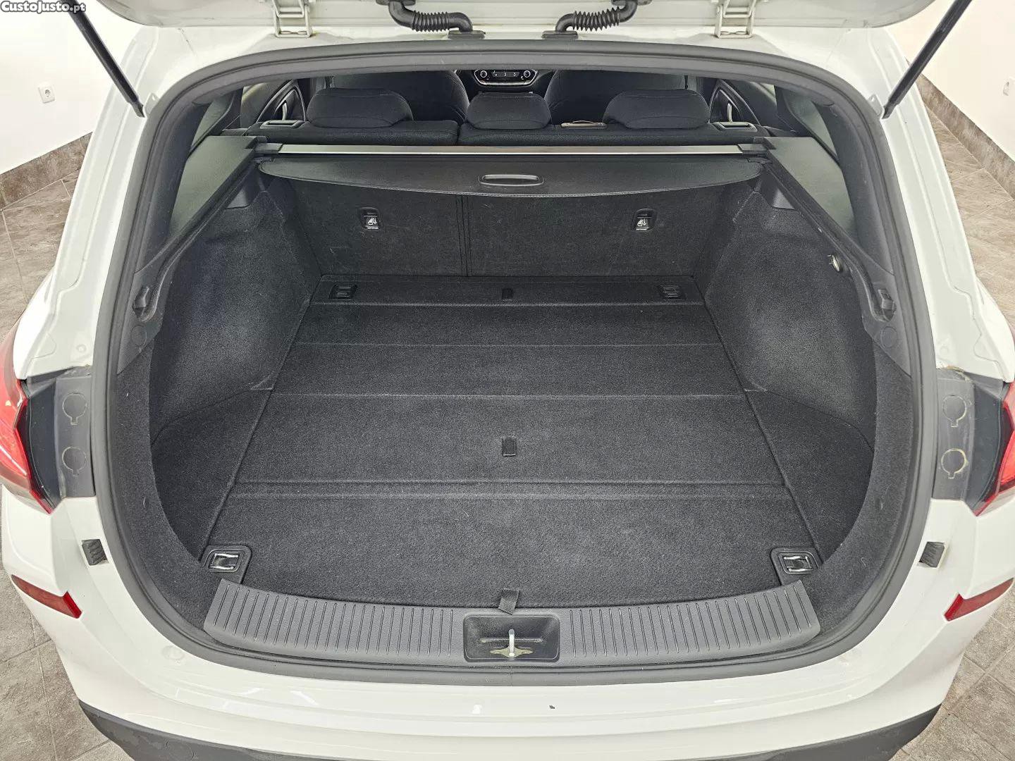 Hyundai Trajet 1.0 t-gdi comfort+navi — fotografia 7