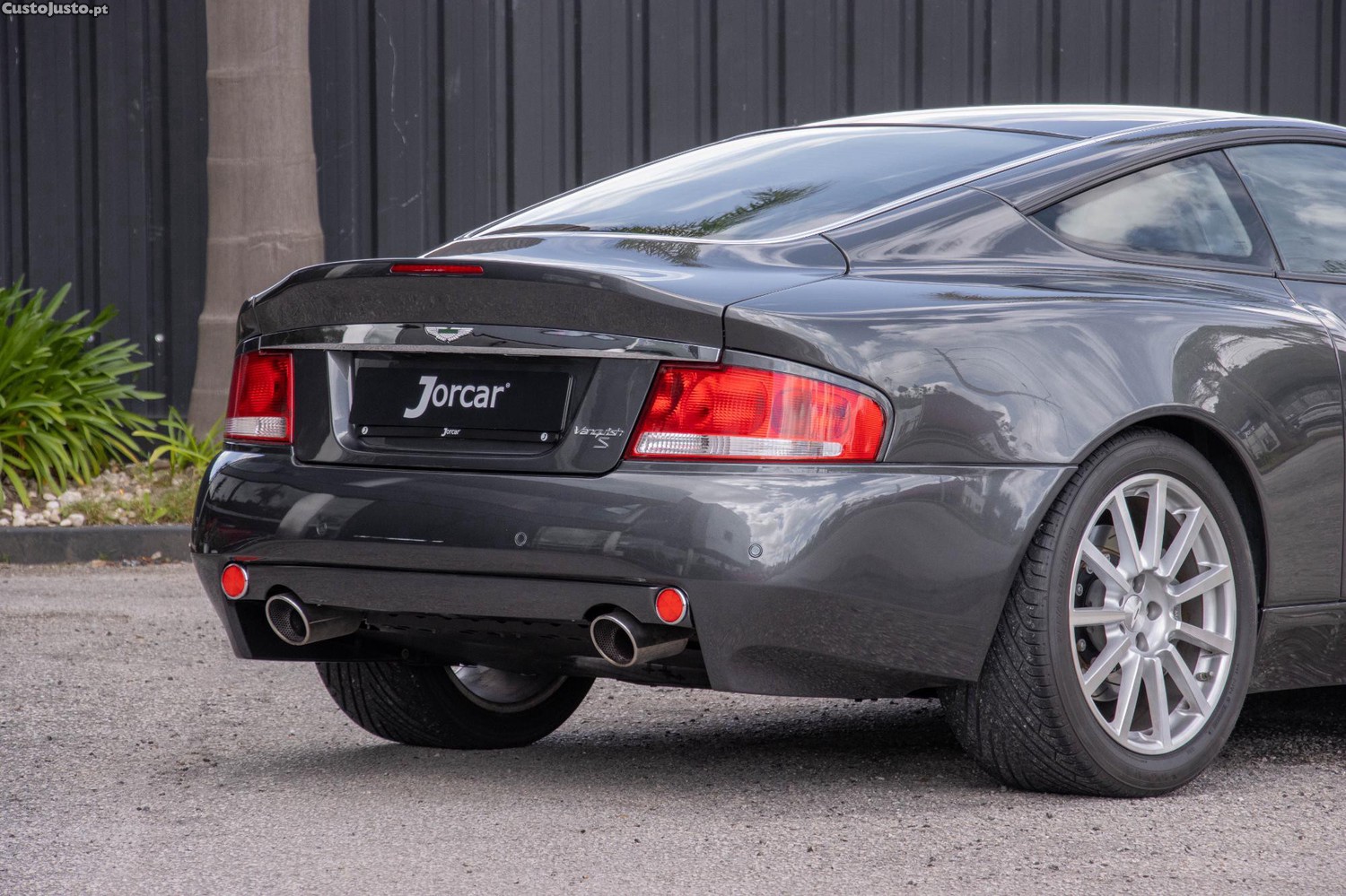 Aston Martin V12 Vanquish S — fotografia 14