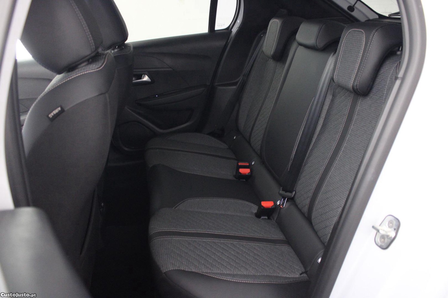 Peugeot 208 1.2 PURETECH ALLURE — fotografia 7