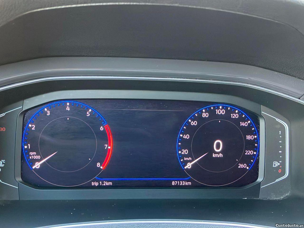 Volkswagen T-Roc 1.5 TSI Sport DSG — fotografia 9