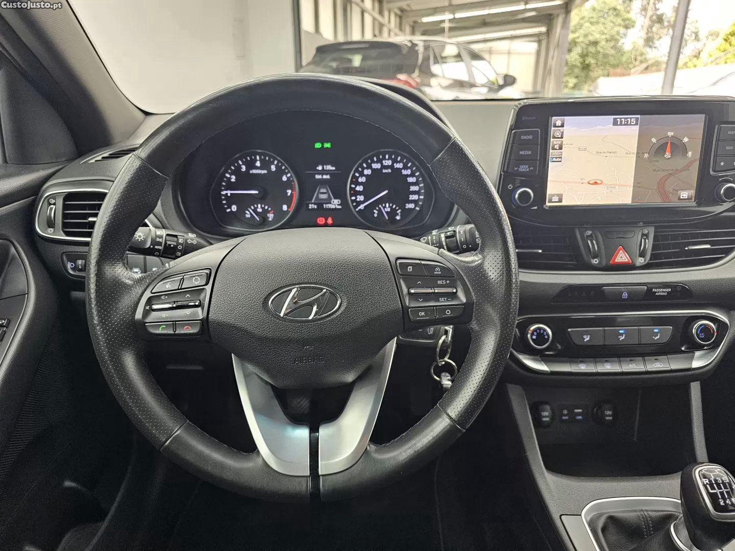 Hyundai Trajet 1.0 t-gdi comfort+navi — fotografia 8