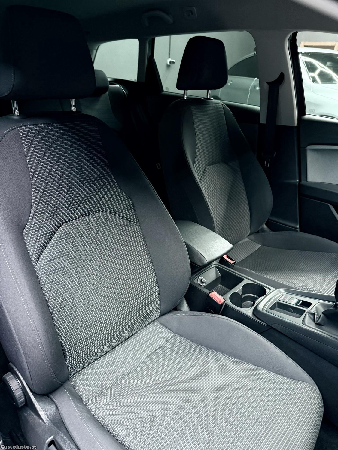 SEAT Leon 1.6 tdi — fotografia 4