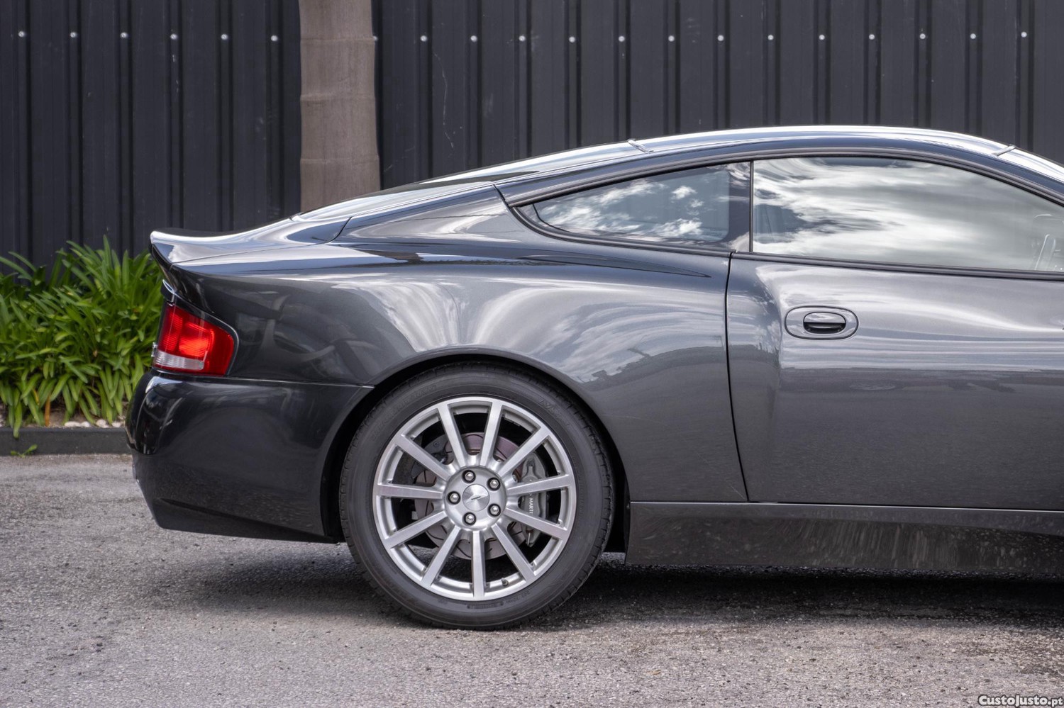Aston Martin V12 Vanquish S — fotografia 5