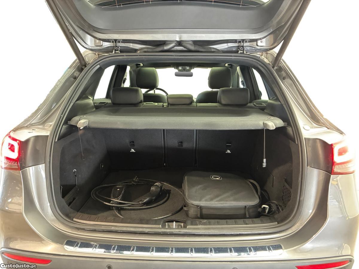 Mercedes-Benz GLA 250 e Business Line 8G-DCT — fotografia 3