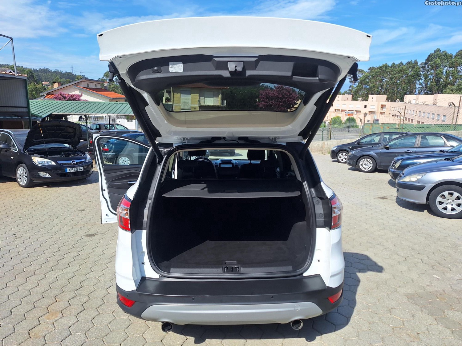 Ford Kuga 1.5 diesel 120cv — fotografia 12