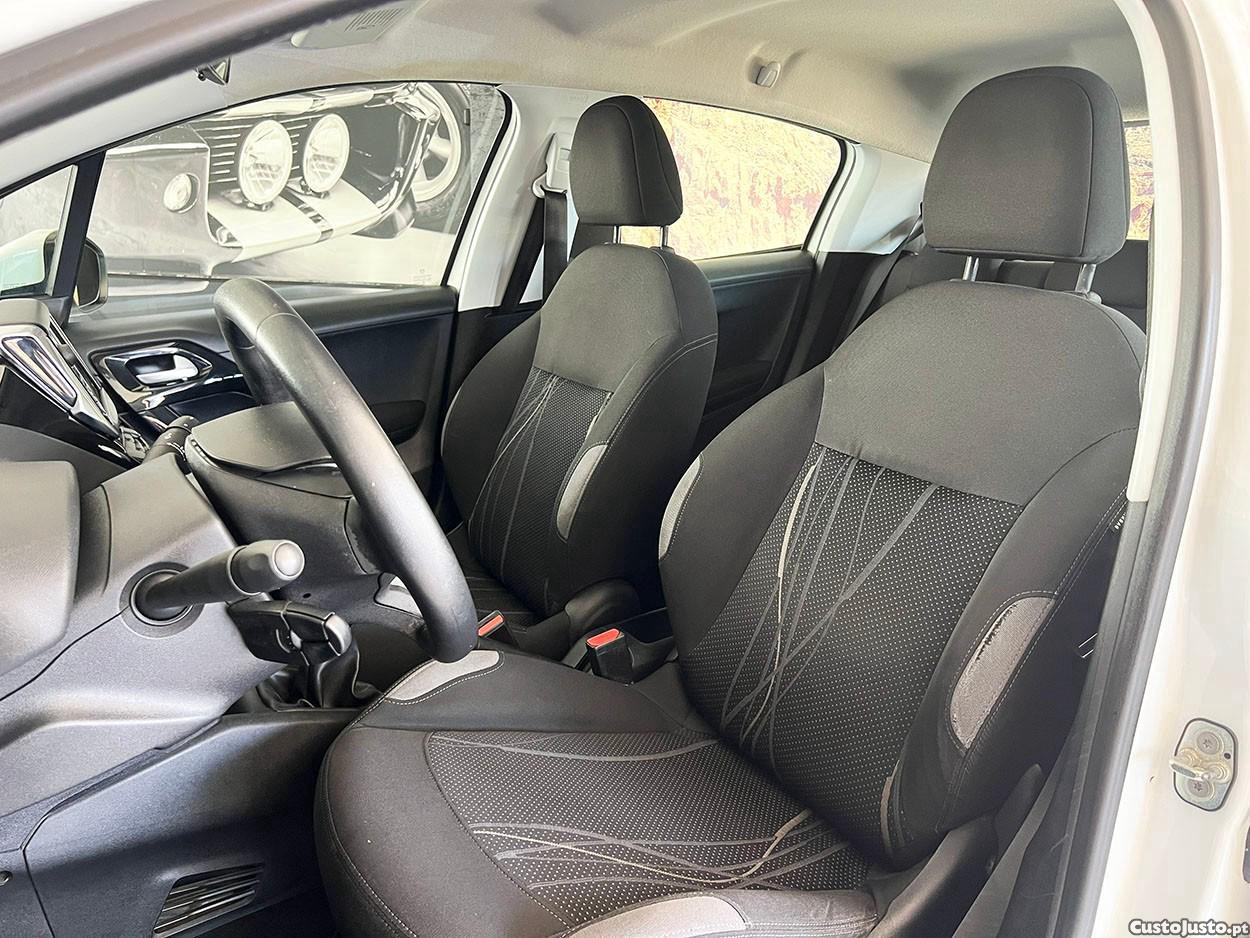 Peugeot 208 1.6 BlueHDi Active — fotografia 13