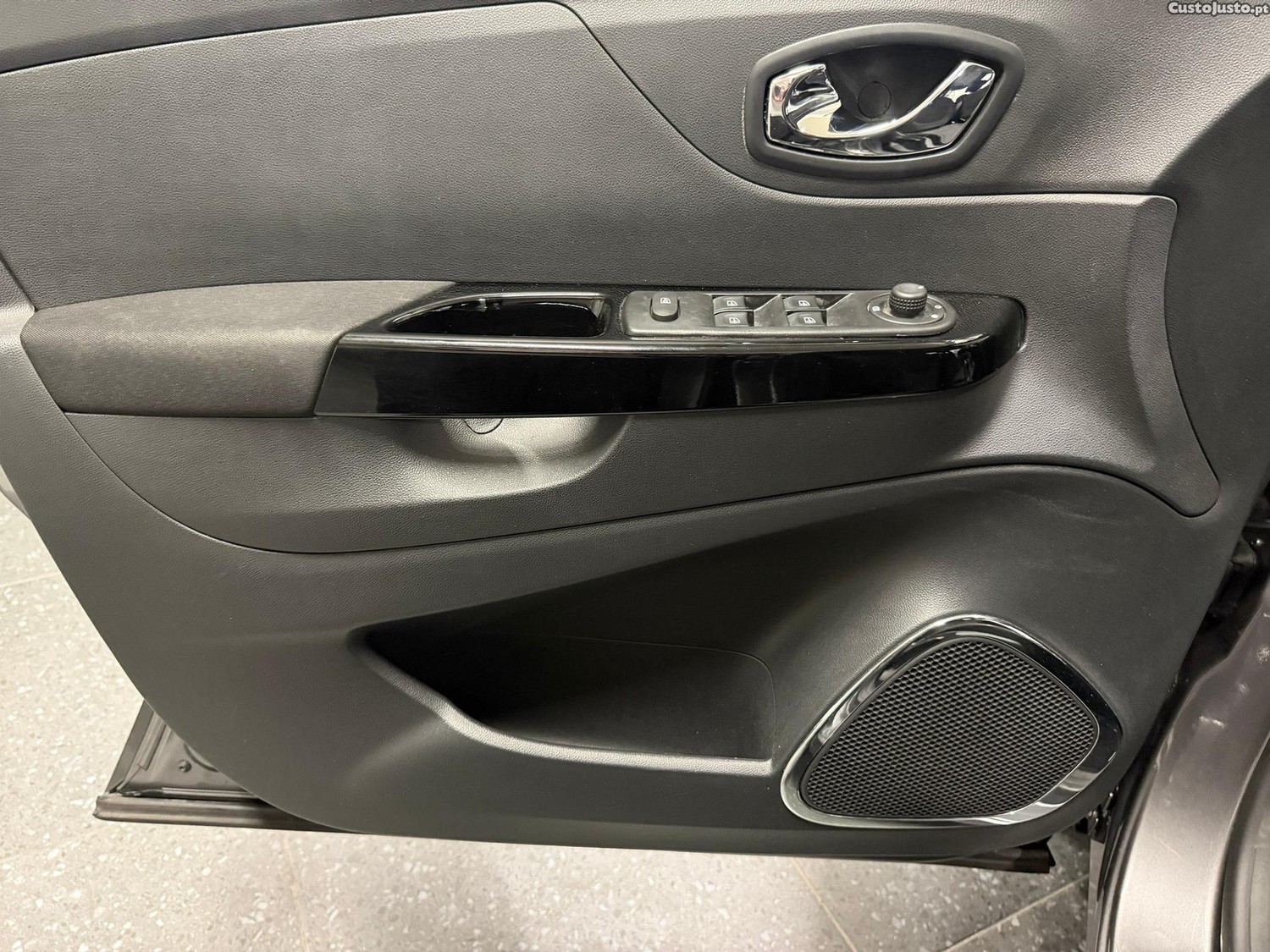 Renault Captur 1.5 dCi Exclusive — fotografia 12