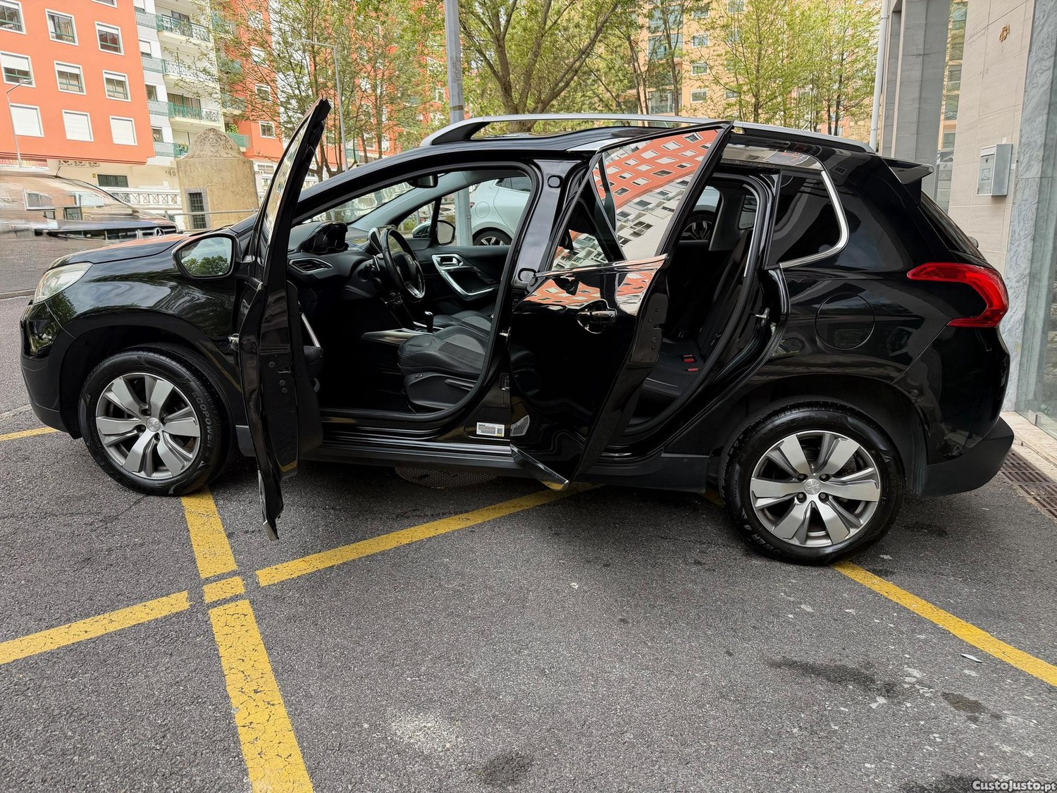 Peugeot 2008 1.6 e-HDi Allure 2-Tronic — fotografia 18