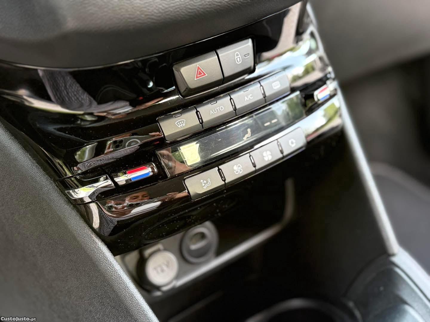 Peugeot 208 1.5 BlueHDi Allure — fotografia 7
