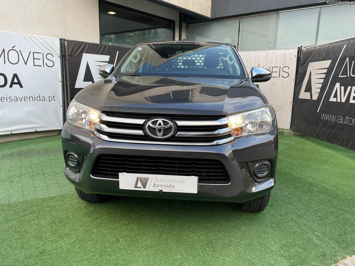 Toyota Hilux 2.4 D-4D 4WD CD CM — fotografia 17