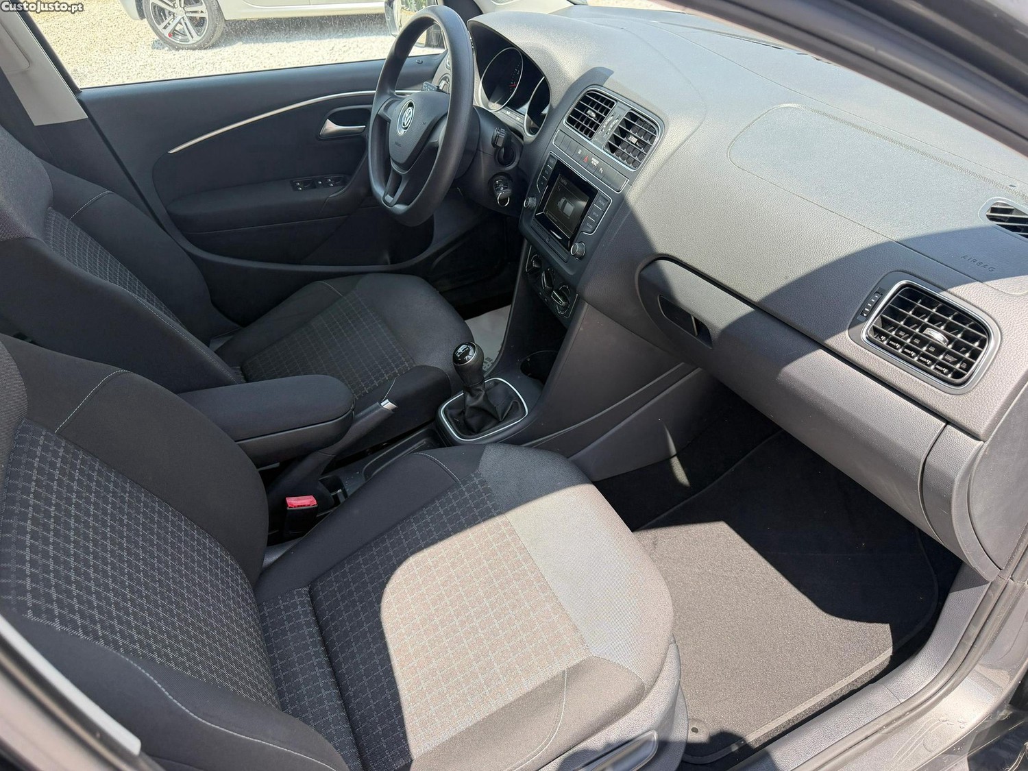Volkswagen Polo 1.0 Confortline — fotografia 4