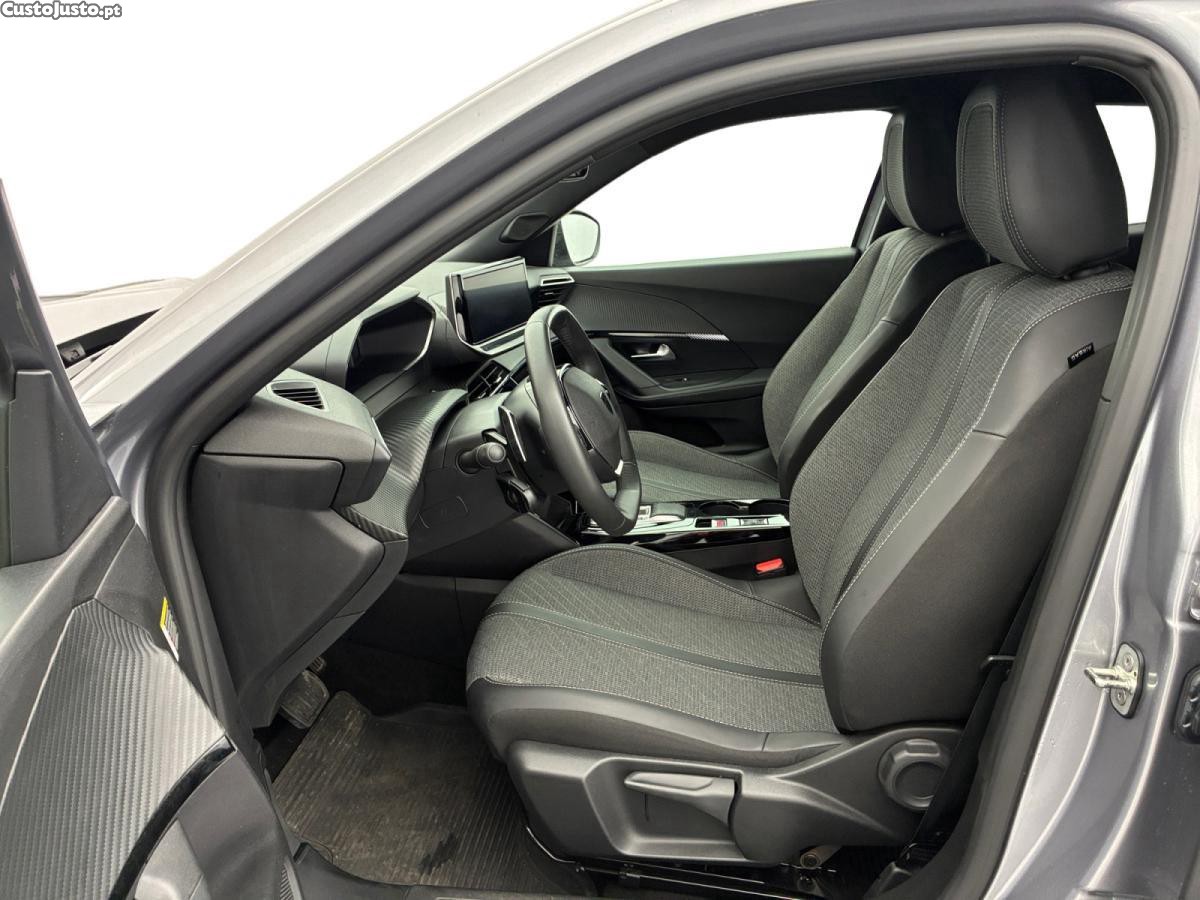 Peugeot 2008 Hybrid Allure e-DCS6 — fotografia 7