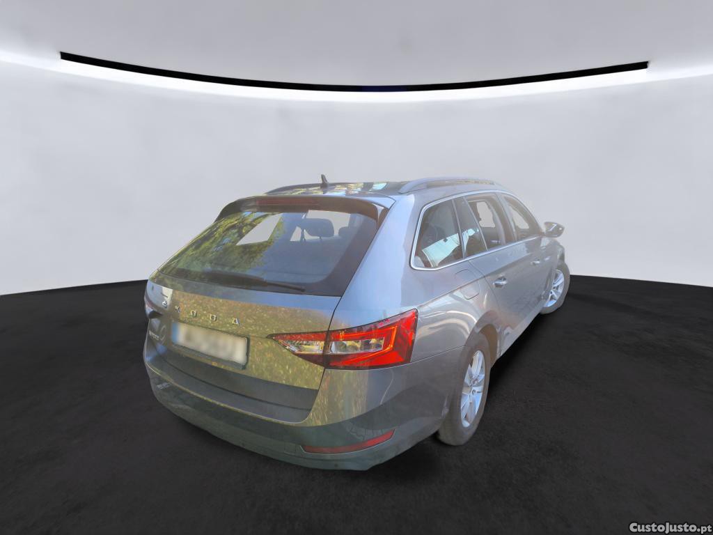 Skoda Superb Break 2.0 TDI Ambition DSG 150cv — fotografia 20