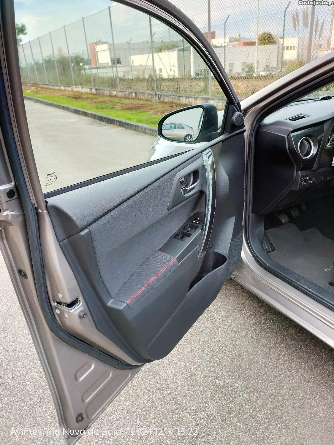 Toyota Auris 1.4 D-4D — fotografia 2