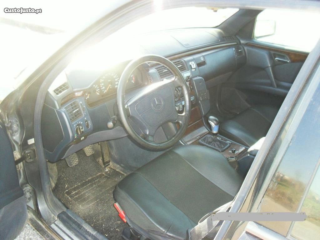Mercedes-Benz E 290 Elegance — photo 3