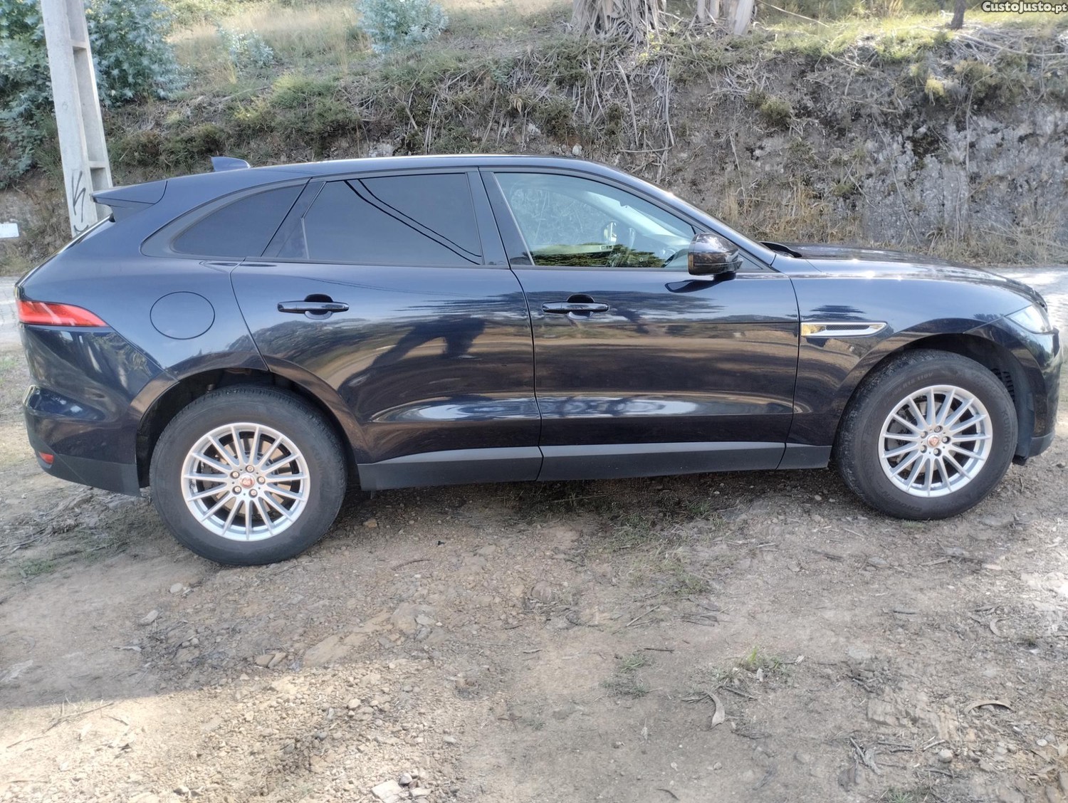 Jaguar F-Pace 2.0 i 4D Prestige - CX. Manual - GPS - Camara Marcha Tras - Classe 1 Portagens - DISTRIBUIÇAO NOVA — fotografia 23