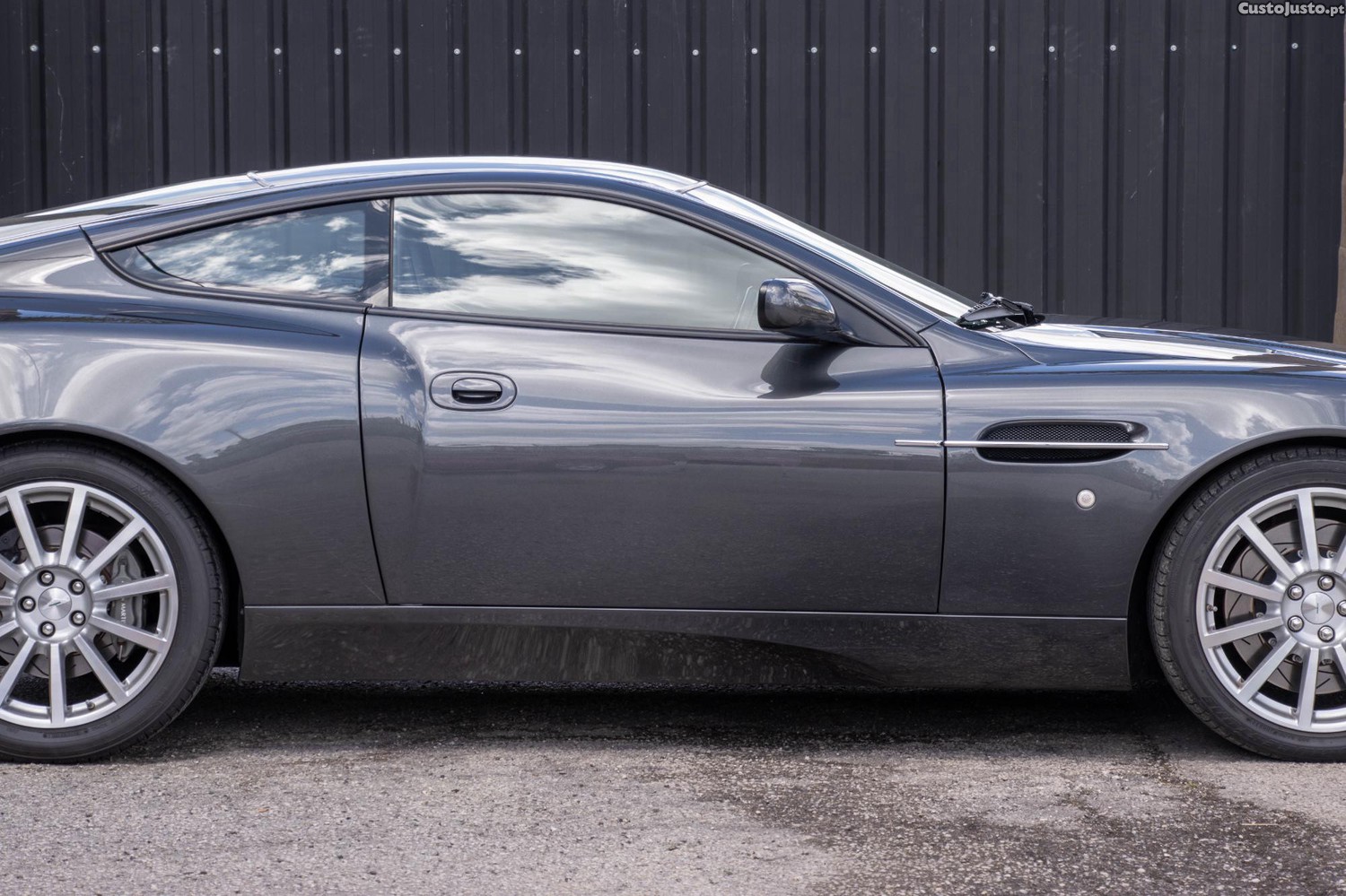 Aston Martin V12 Vanquish S — fotografia 4