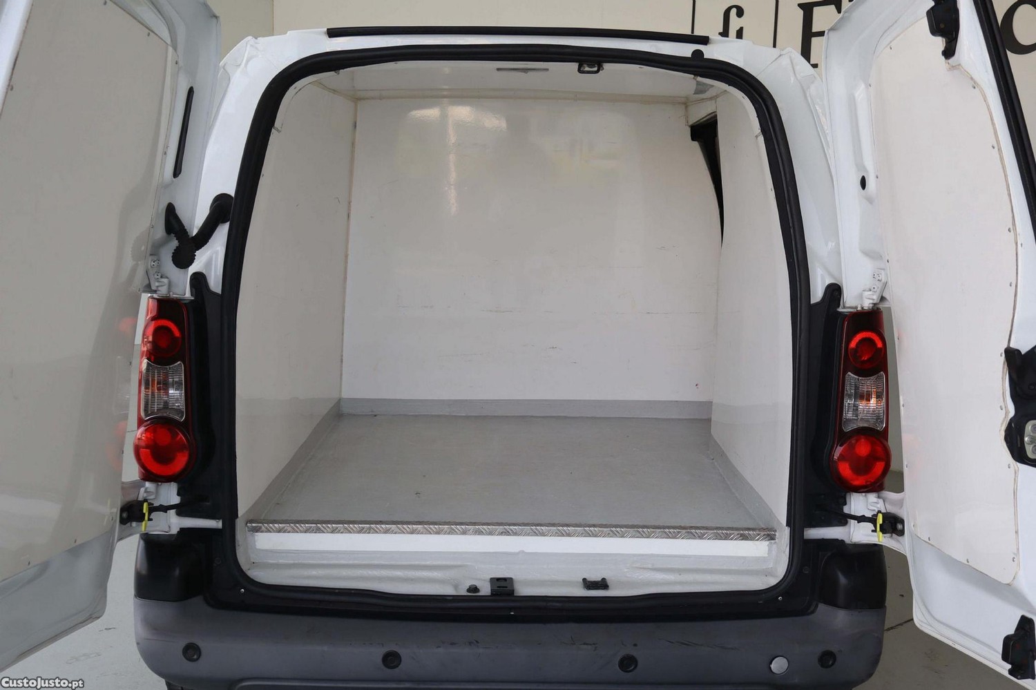 Peugeot Partner 1.6 BlueHDi Confort — fotografia 19