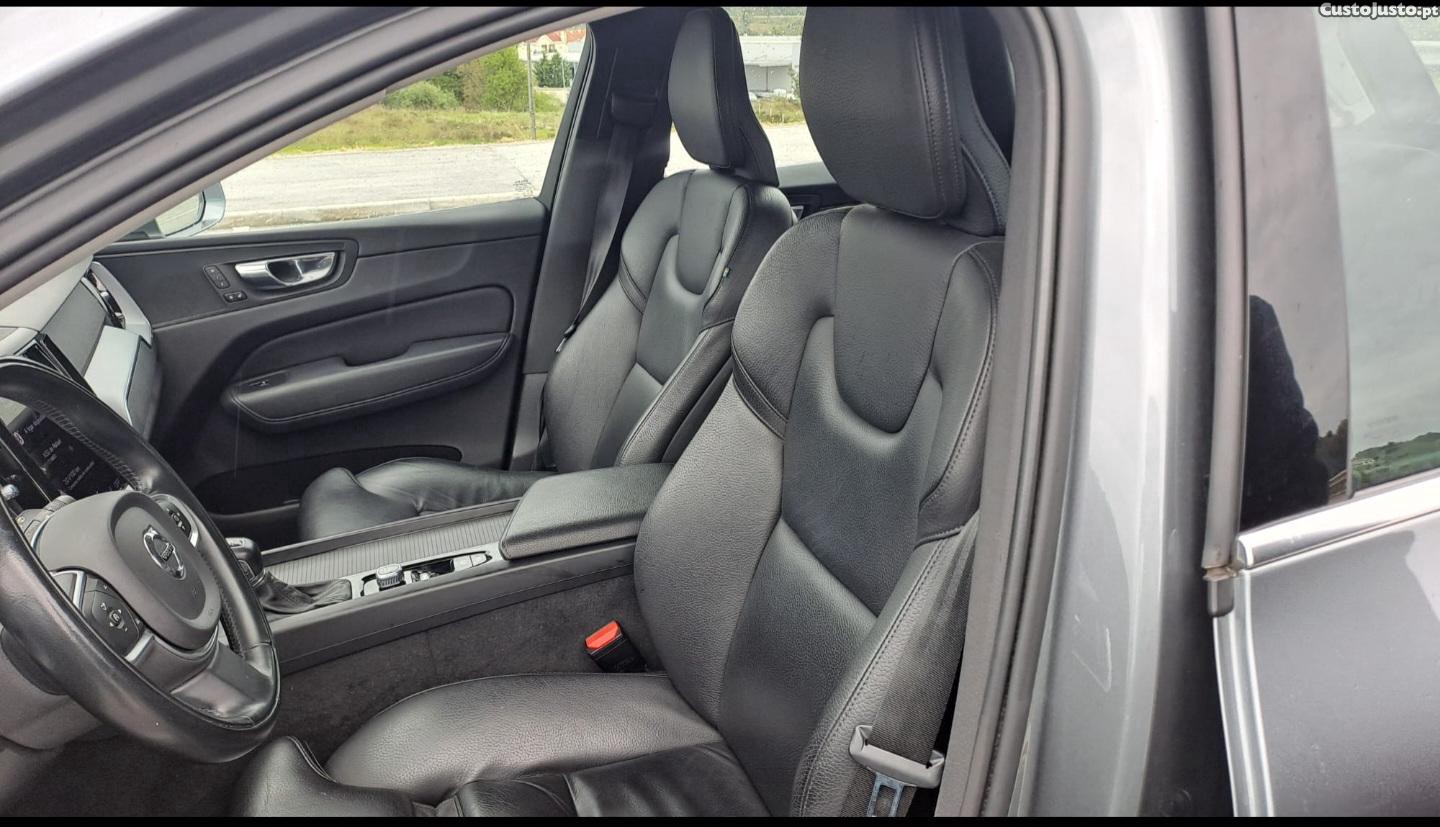 Volvo XC 60 D4 Momentum — fotografia 3