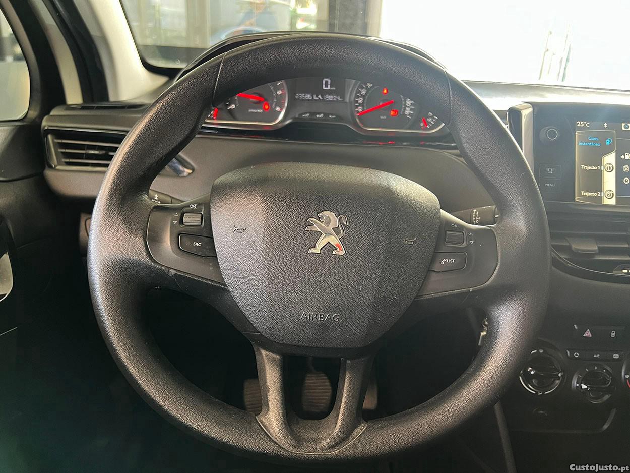 Peugeot 208 1.6 BlueHDi Active — fotografia 12