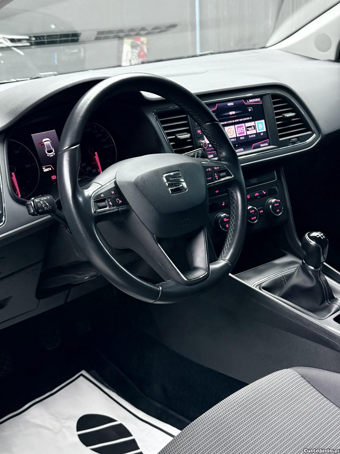 SEAT Leon 1.6 tdi — fotografia 12