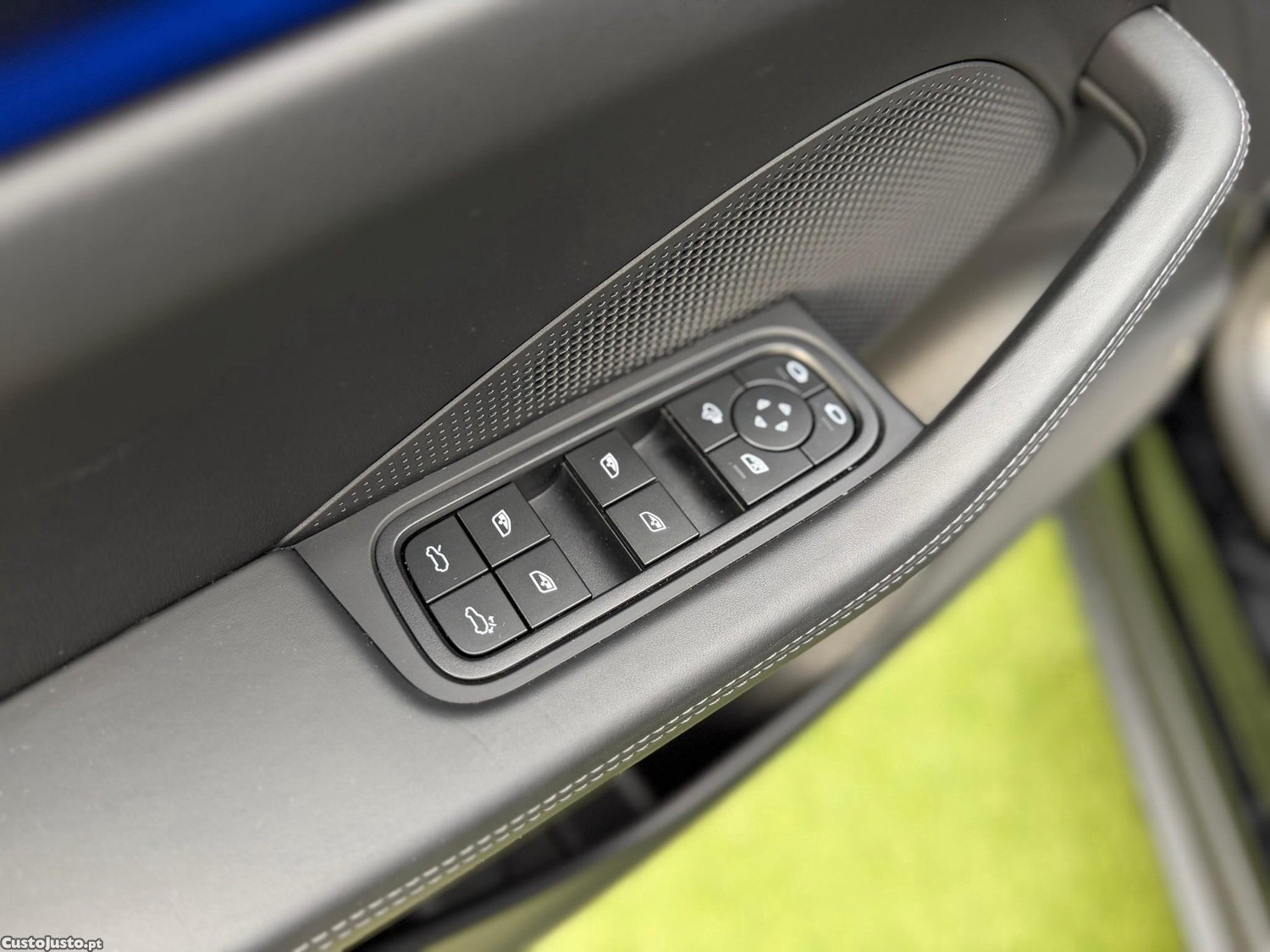 Porsche Macan Electric 4 — fotografia 10