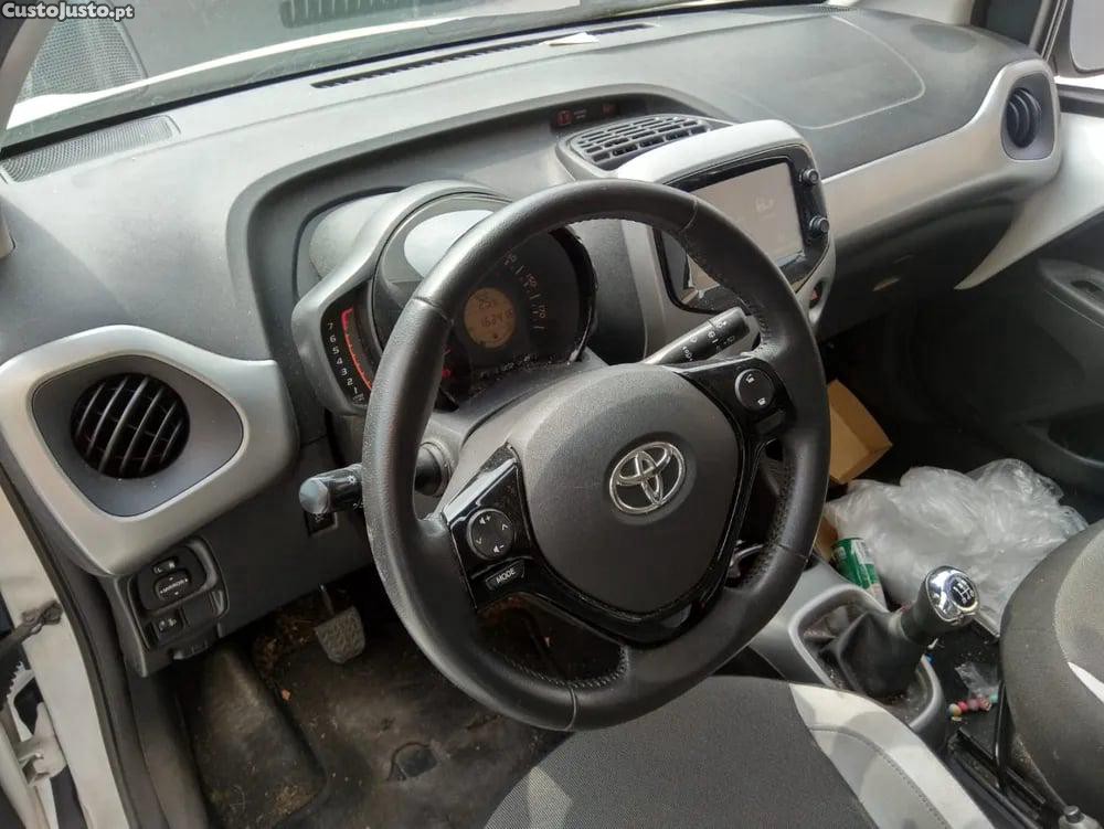 Toyota Aygo 1.0 (KGB40) (51 kW / 69 cv) [05.2014 - ...] - 16 — photo 4