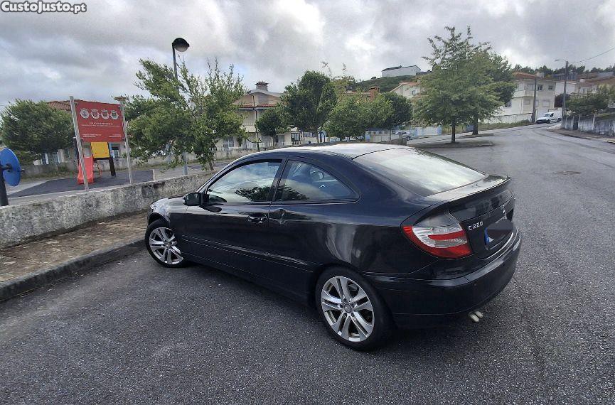 Mercedes-Benz C 220 Sport Coupé Diesel - 03 foto 2