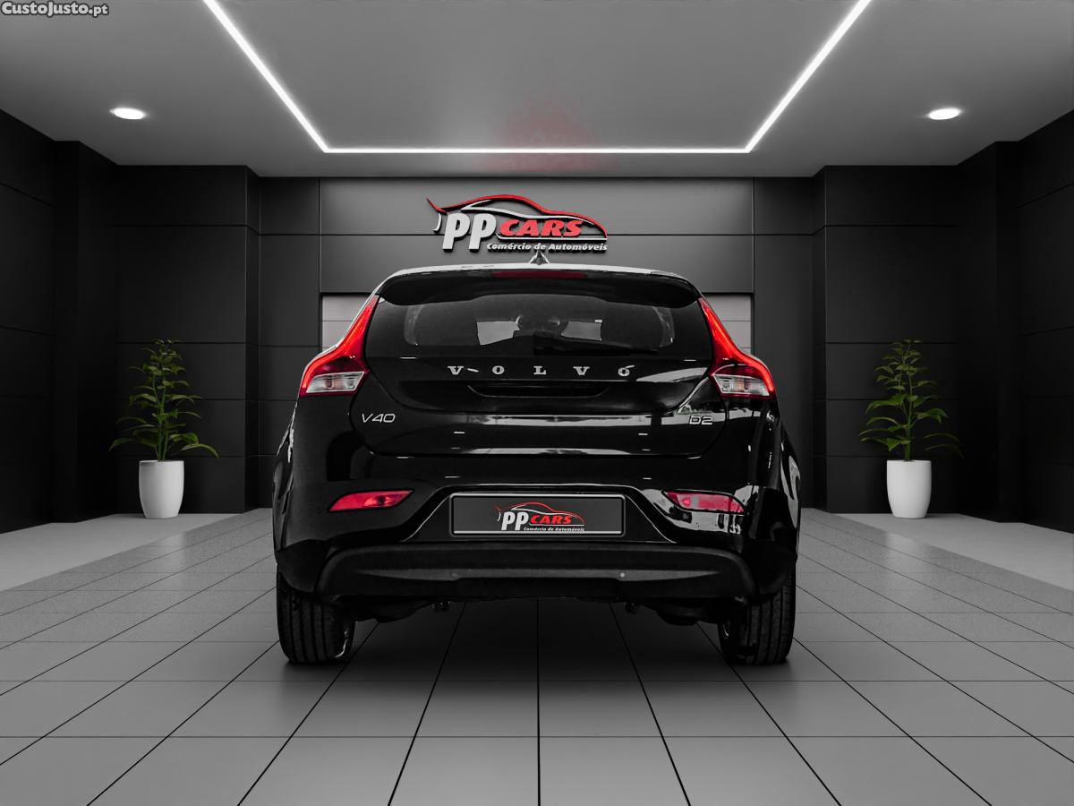 Volvo V40 2.0 D2 Momentum NACI — fotografia 10