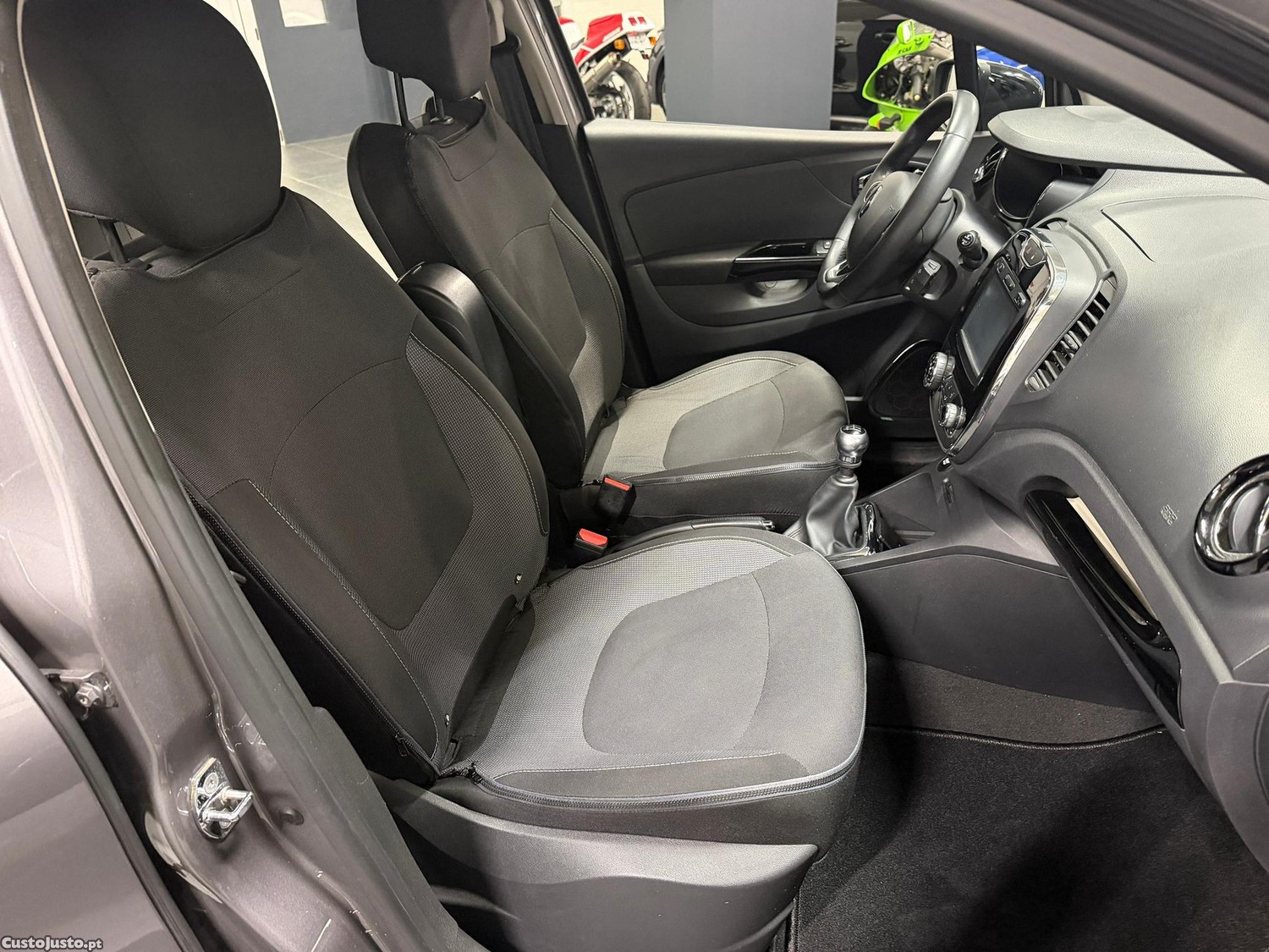 Renault Captur 1.5 dCi Exclusive — fotografia 6