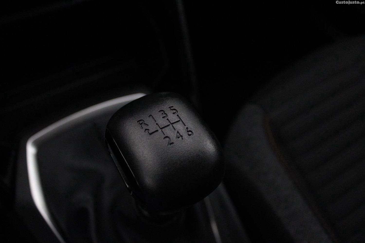 Peugeot 2008 1.5 BHDI ACTIVE — fotografia 11