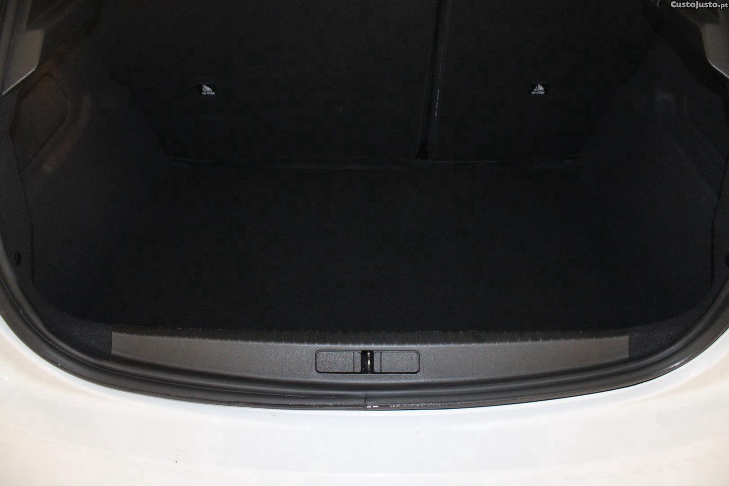 Peugeot 208 1.2 PURETECH ALLURE — fotografia 6
