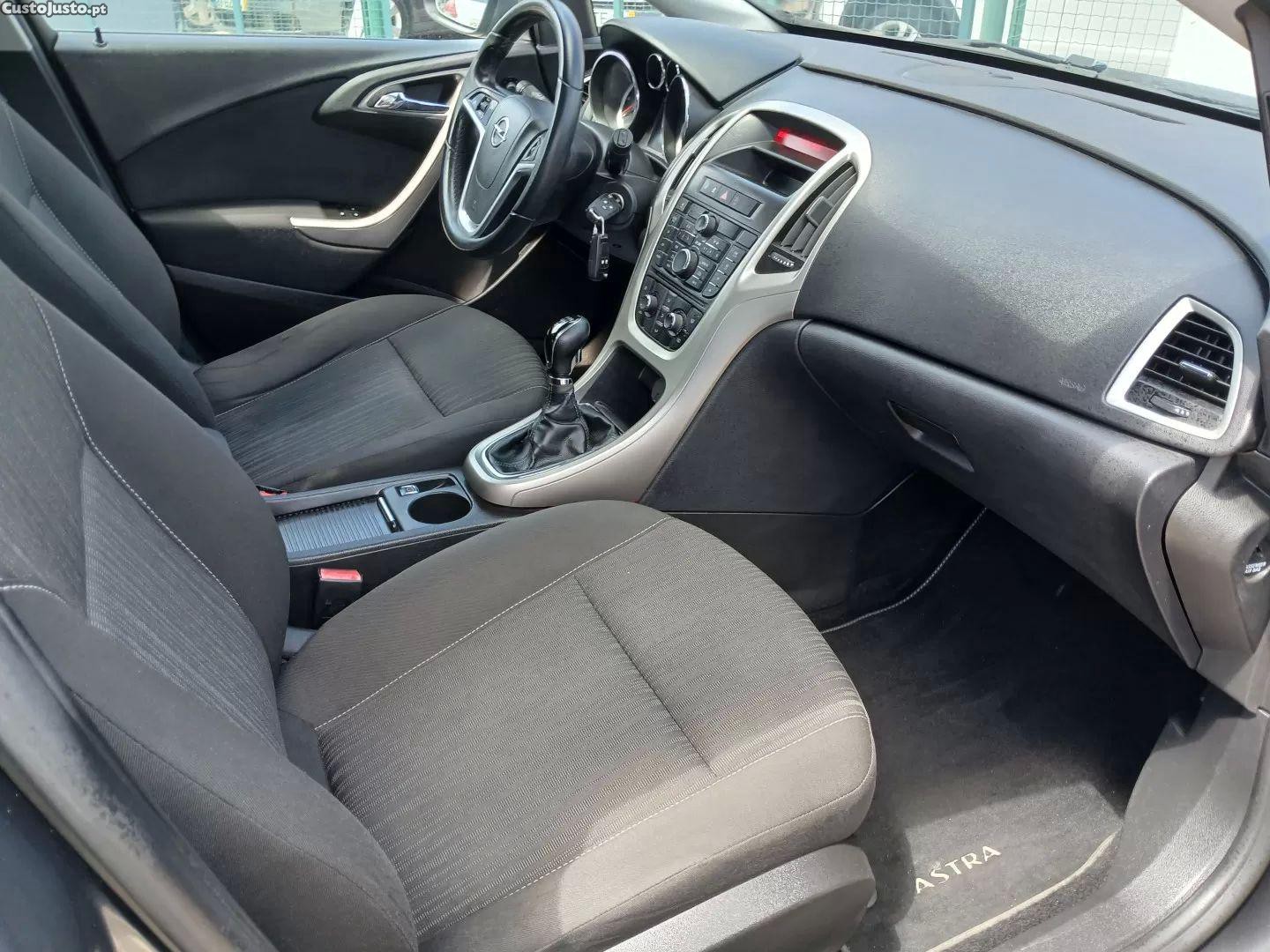 Opel Astra 1.7 cdti enjoy — fotografia 4