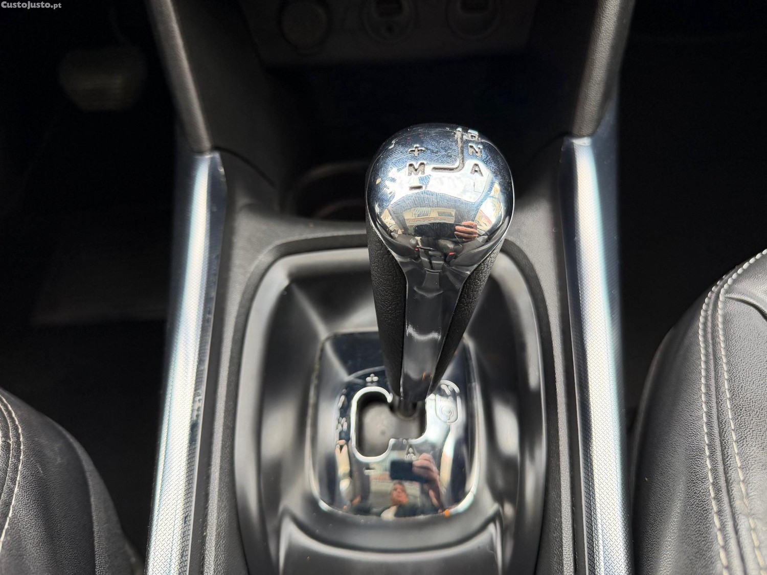 Peugeot 2008 1.6 e-HDi Allure 2-Tronic — fotografia 13