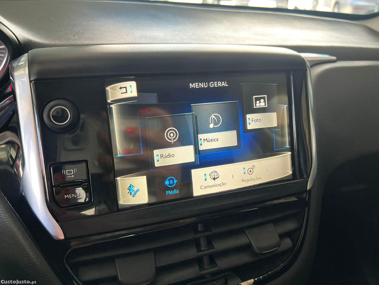 Peugeot 208 1.6 BlueHDi Active — fotografia 6