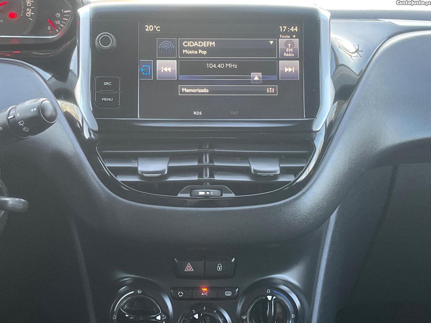 Peugeot 208 Allure — fotografia 8