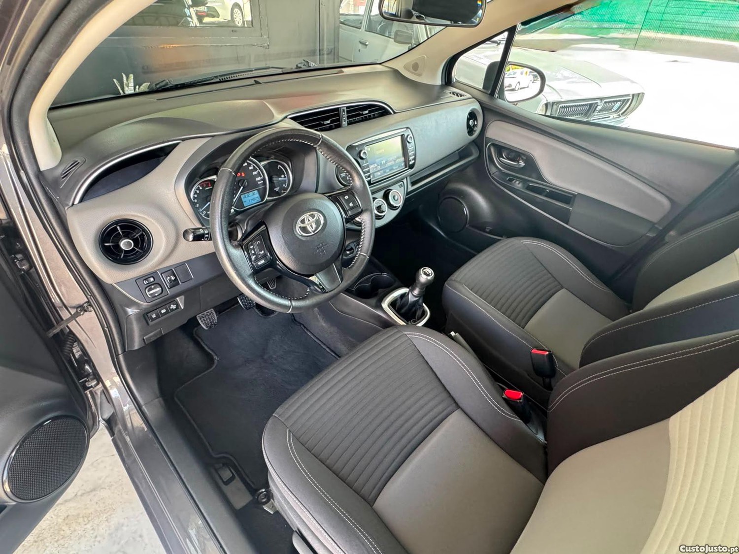 Toyota Yaris 1.0 VVT-I — fotografia 8