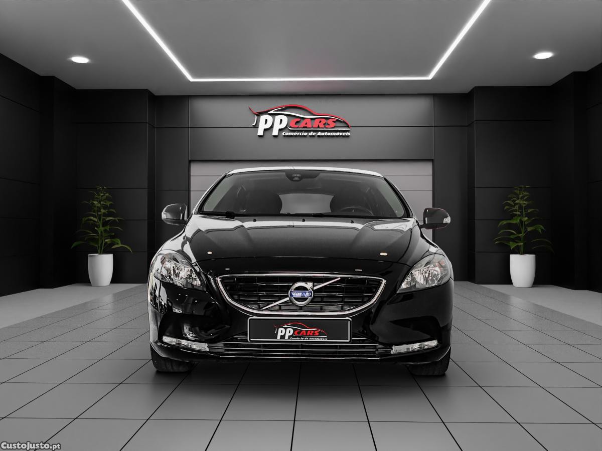 Volvo V40 2.0 D2 Momentum NACI — fotografia 9