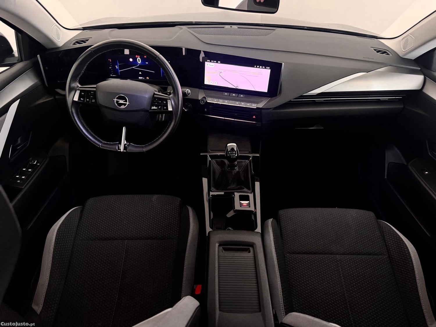 Opel Astra 1.2 T Edition — fotografia 16