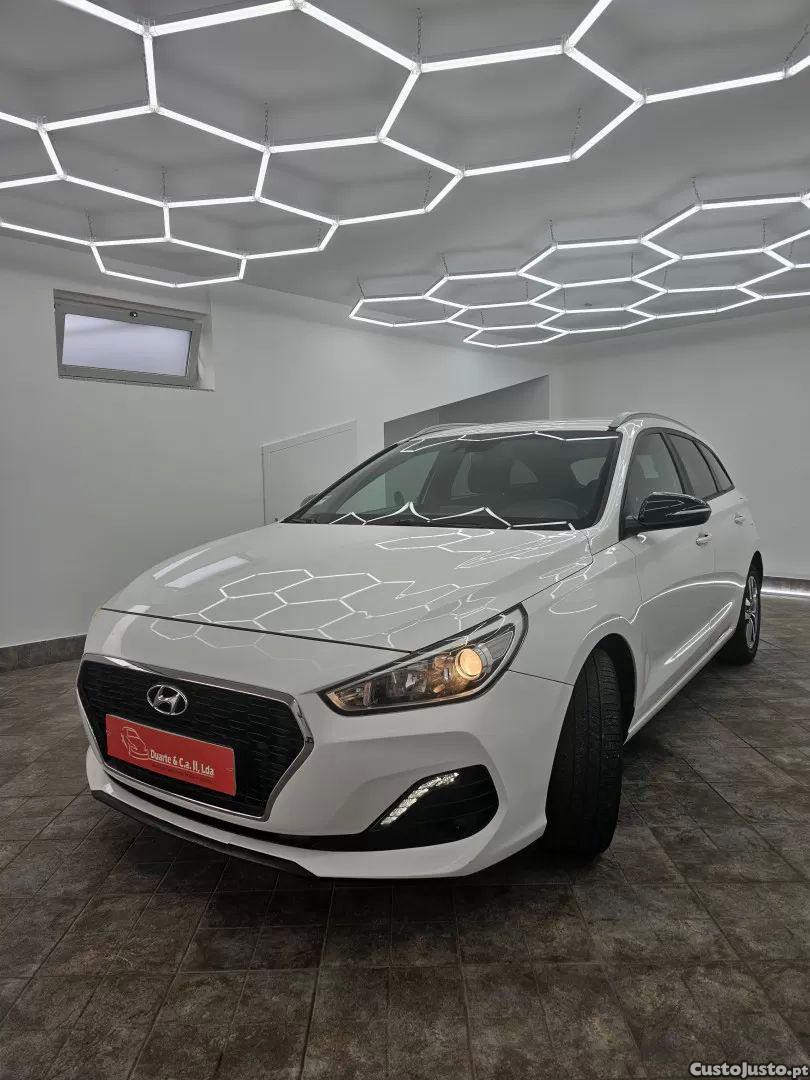 Hyundai Trajet 1.0 t-gdi comfort+navi — fotografia 3